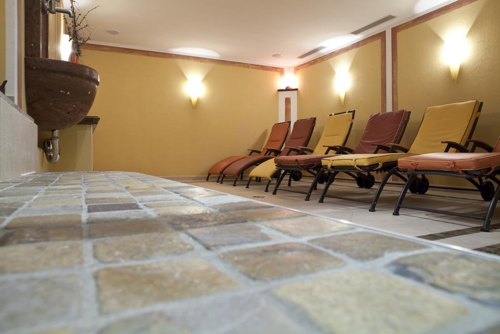 Hotel Burgschrofn ทักซ์ ภายนอก รูปภาพ