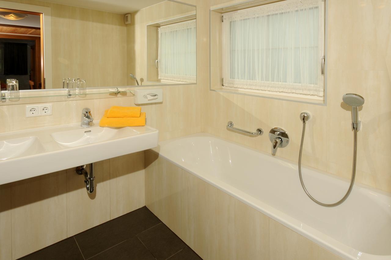 Hotel Burgschrofn ทักซ์ ภายนอก รูปภาพ