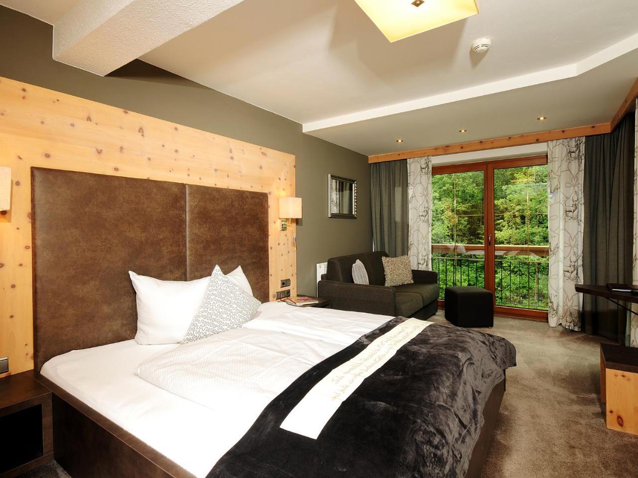 Hotel Burgschrofn ทักซ์ ภายนอก รูปภาพ